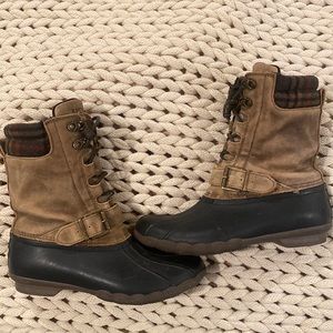 Sperry snow boots for women. Worn but good condition